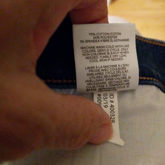 NWOT!! Express Mid Rise Ripped Raw Hem Cropped Jea - Picture 10 of 10